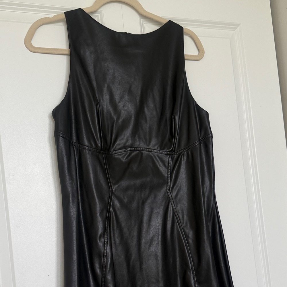 Elegant Black Sleeveless Dress